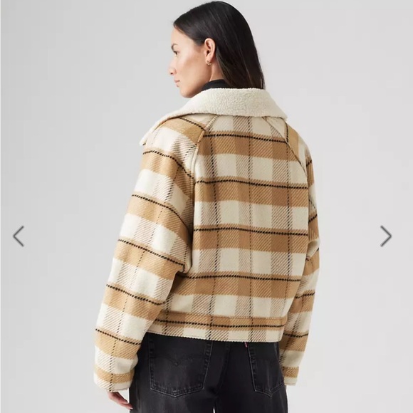 NWT Levi's Shrunken '90s Flannel Jacket in Tan and Cream Plaid - Picture 4 of 10
